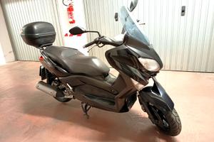 YAMAHA X-MAX 250