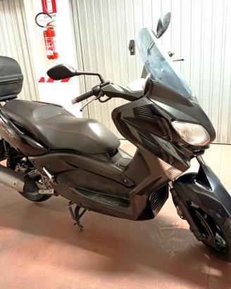 YAMAHA X-MAX 250