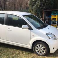 Dahiatsu sirion 4 wd