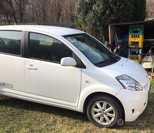 Dahiatsu sirion 4 wd
