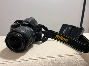 Fotocamera Nikon D3100 con obiettivo 18/55