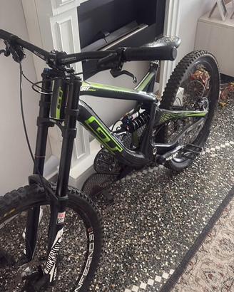 Bici mtb downhill