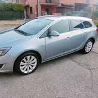 Opel Astra j sportourer benzina GPL