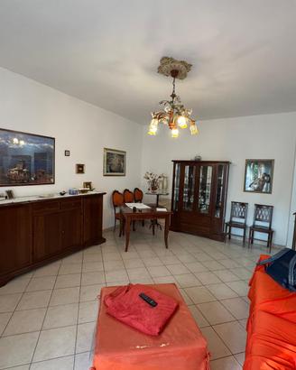 Soggiorno Completo in Legno Massello e Divano