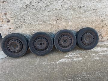 Cerchi e gomme Renault clio