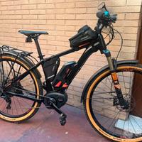 Bicicletta Elettrica Cube Suv