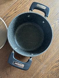 Pentola grande con coperchio  pot