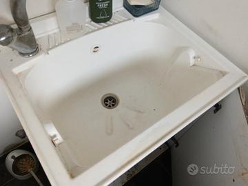 Lavabo in PVC 