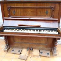 il pianoforte da riparare. libera 
