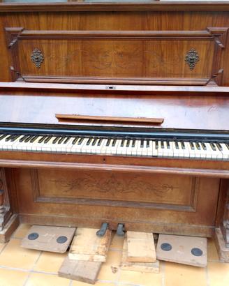 il pianoforte da riparare. libera 