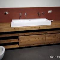 mensola e mobile bagno sospeso in legno vecchio