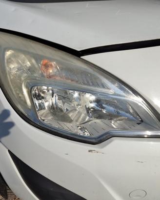 Proiettore destro OPEL MERIVA del 2011