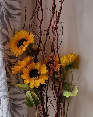 Rami decorativi e girasoli