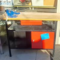 banco da lavoro con morsa