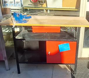 banco da lavoro con morsa