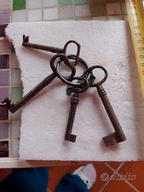 gruppo 4 chiavi antiche 