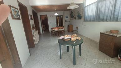 Casa indipendente di 120 m² con 5 locali e box aut