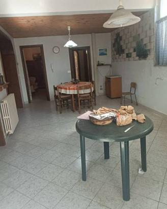 Casa indipendente di 120 m² con 5 locali e box aut