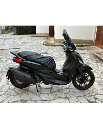 Piaggio Beverly 400 Deep Black – pari al nuovo