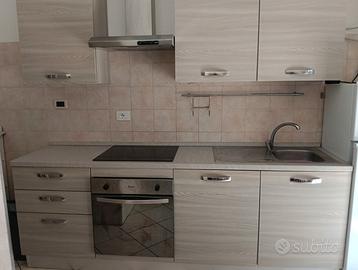 Cucina completa con forno e piano induzione
