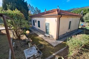 Villetta indipendente con giardino