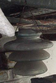 Isolatori in vetro tralicci alta tensione