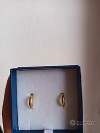 Orecchini in oro da bambina
