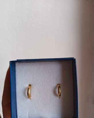 Orecchini in oro da bambina