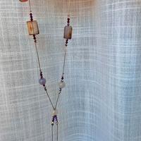Collana con pietre viola e lilla