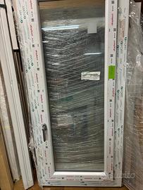 FINESTRA pvc 1 anta 690 x 1700 Nuova