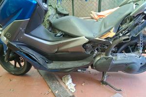 Scooter Yamaha nmax 155 incidentato.