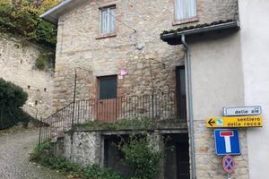 Rustico in pietra in centro a Fortunago