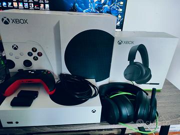 Xbox Series S + Cuffie + Kit 2 Batterie + Box