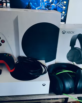 Xbox Series S + Cuffie + Kit 2 Batterie + Box