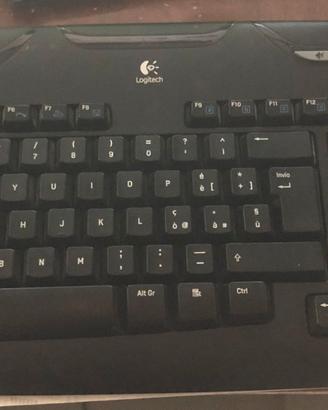 TASTIERA LOGITECH a chi ritira  Schermo PC