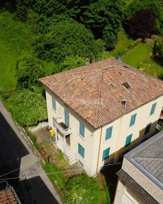 ST143-VILLA INDIPENDENTE CON GIARDINO DA RISTRUTTU