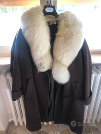 Cappotto Marrone e collo di volpe