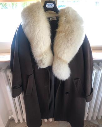 Cappotto Marrone e collo di volpe