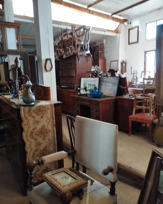 mobili, stampe, cornici,lampadari, credenze