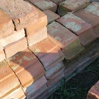 Mattoni antichi sagomati da cornicione