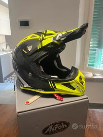 Casco cross Airoh in fibra