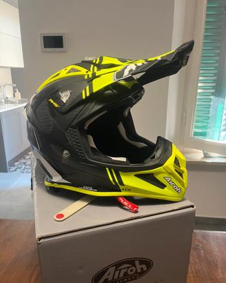 Casco cross Airoh in fibra