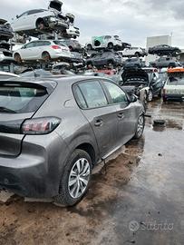 Peugeot 208 1.2 benz PER RICAMBI