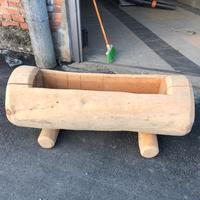 Fioriera con tronco di cedro