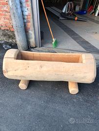 Fioriera con tronco di cedro