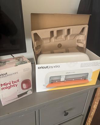 Cricut Joy Xtra + EasyPress Mini nuove mai usate