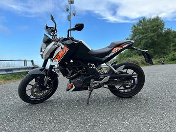 KTM Duke 200 – Arancione e bianca