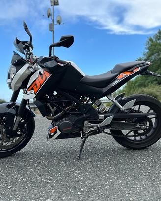 KTM Duke 200 – Arancione e bianca
