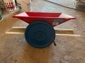 Pigiatrice a mano per vendemmia