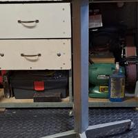 Carrello porta attrezzi a più livelli